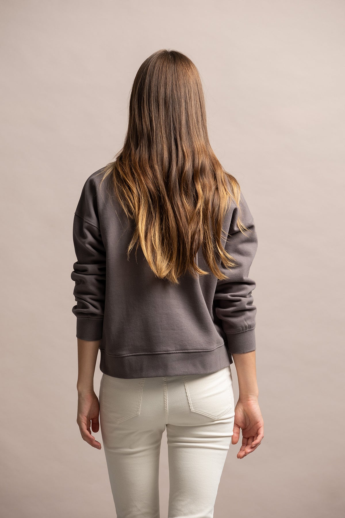 SWEATSHIRT COM APLICAÇÕES BRILHANTES