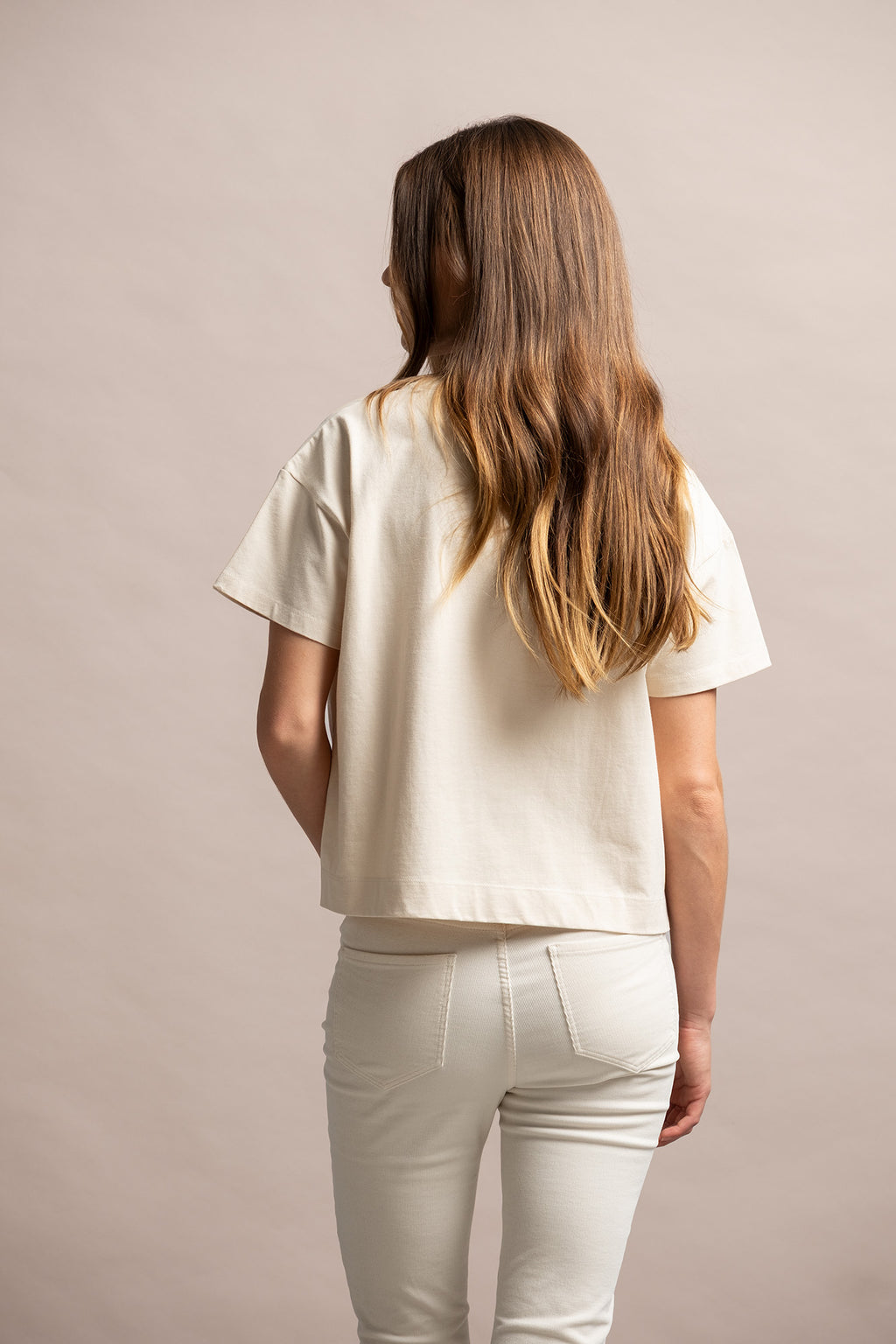 T-SHIRT COM APLICAÇÕES BRILHANTES