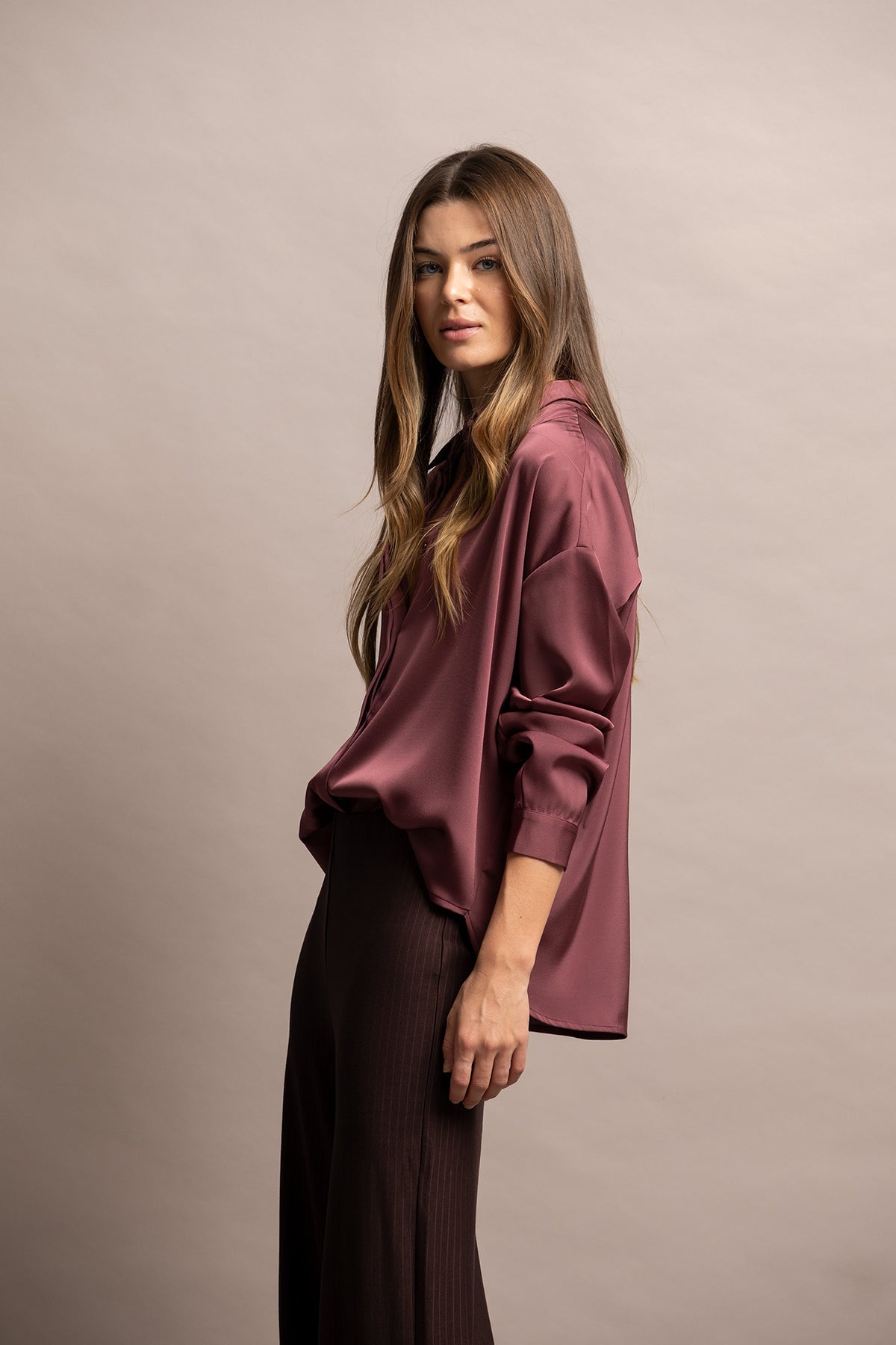 CAMISA SRA SATÉN OVERSIZE - MALVA
