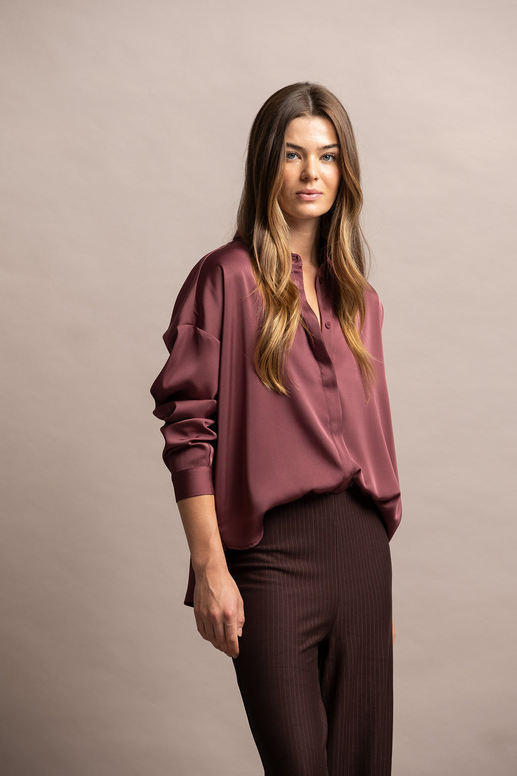CAMISA SRA SATÉN OVERSIZE - MALVA