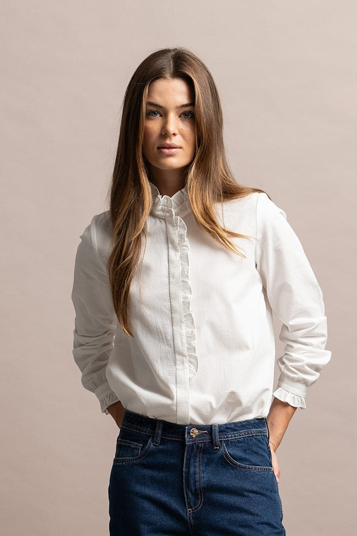CAMISA COM FOLHOS E MANGA COMPRIDA