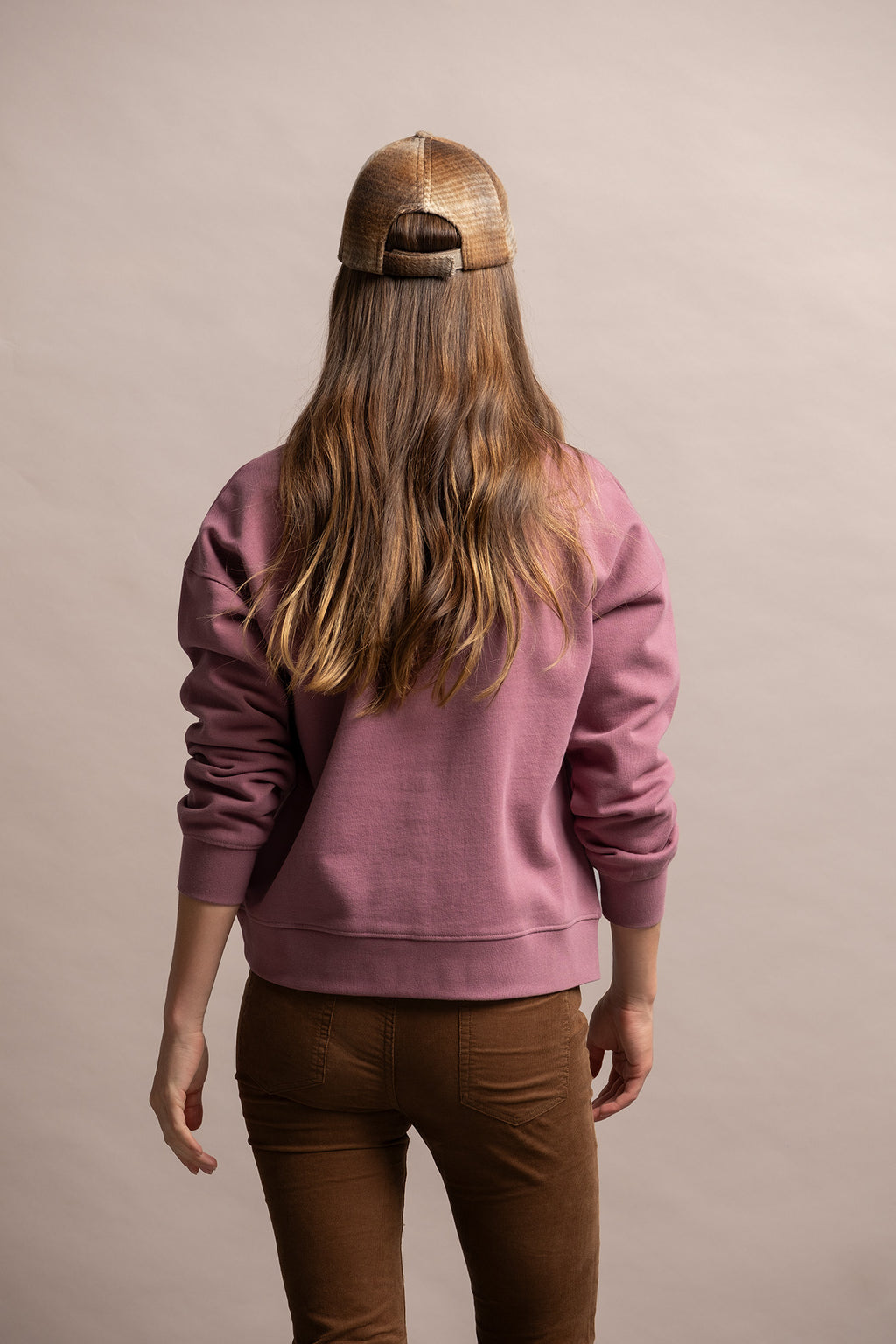 SWEATSHIRT COM APLICAÇÕES BRILHANTES