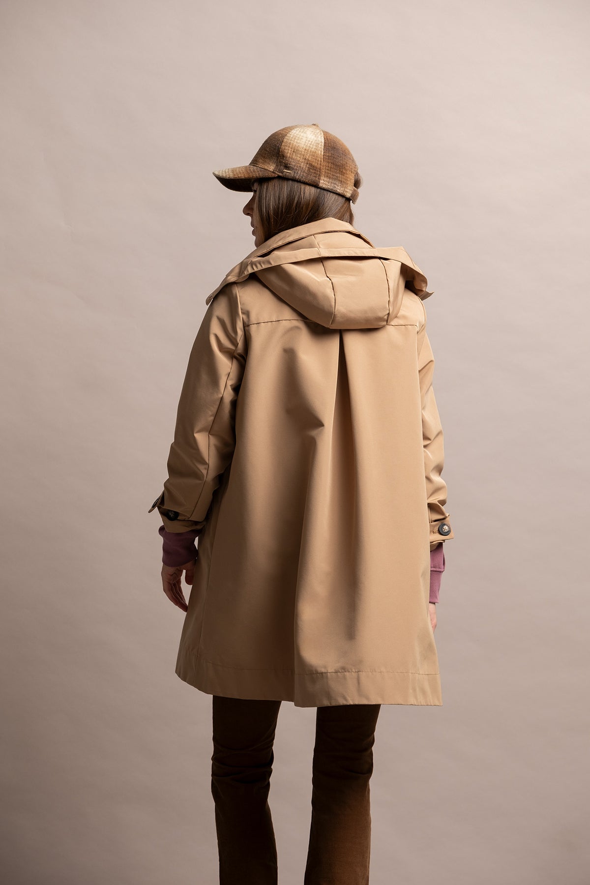 GABARDINE CORTE MÉDIO COM CAPUZ