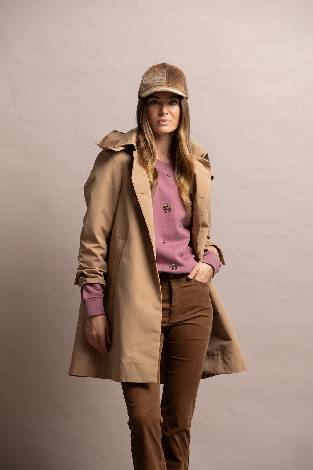 GABARDINE CORTE MÉDIO COM CAPUZ