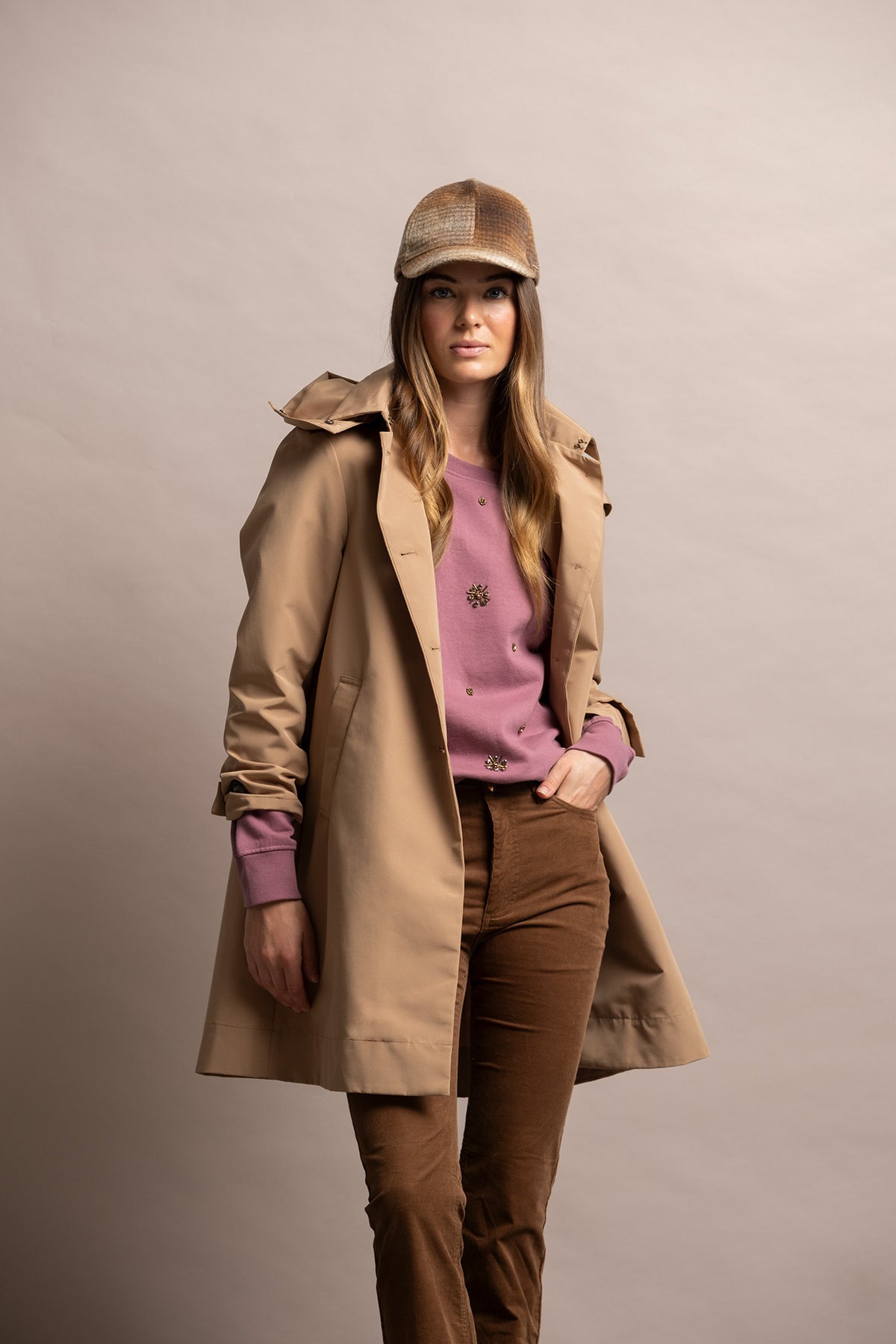 GABARDINE CORTE MÉDIO COM CAPUZ