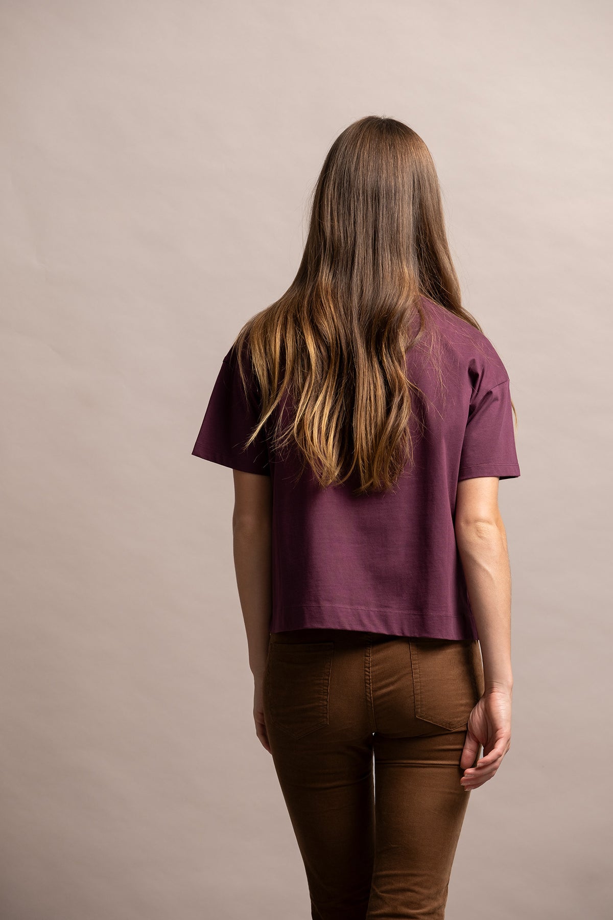 T-SHIRT COM APLICAÇÕES BRILHANTES