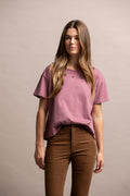 T-SHIRT COM APLICAÇÕES NA FRENTE BRILHANTES