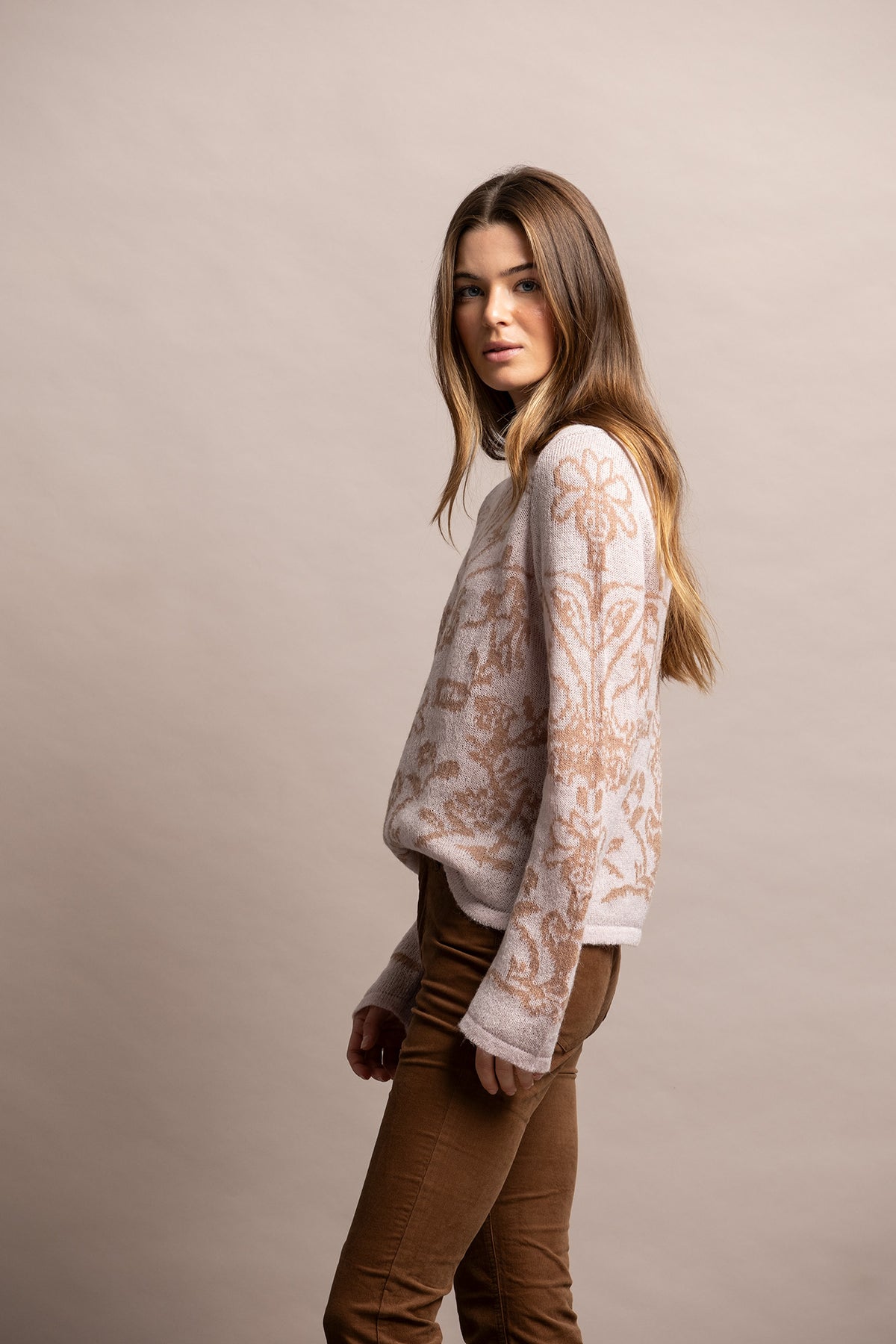 MALHA COM JACQUARD FLORAL