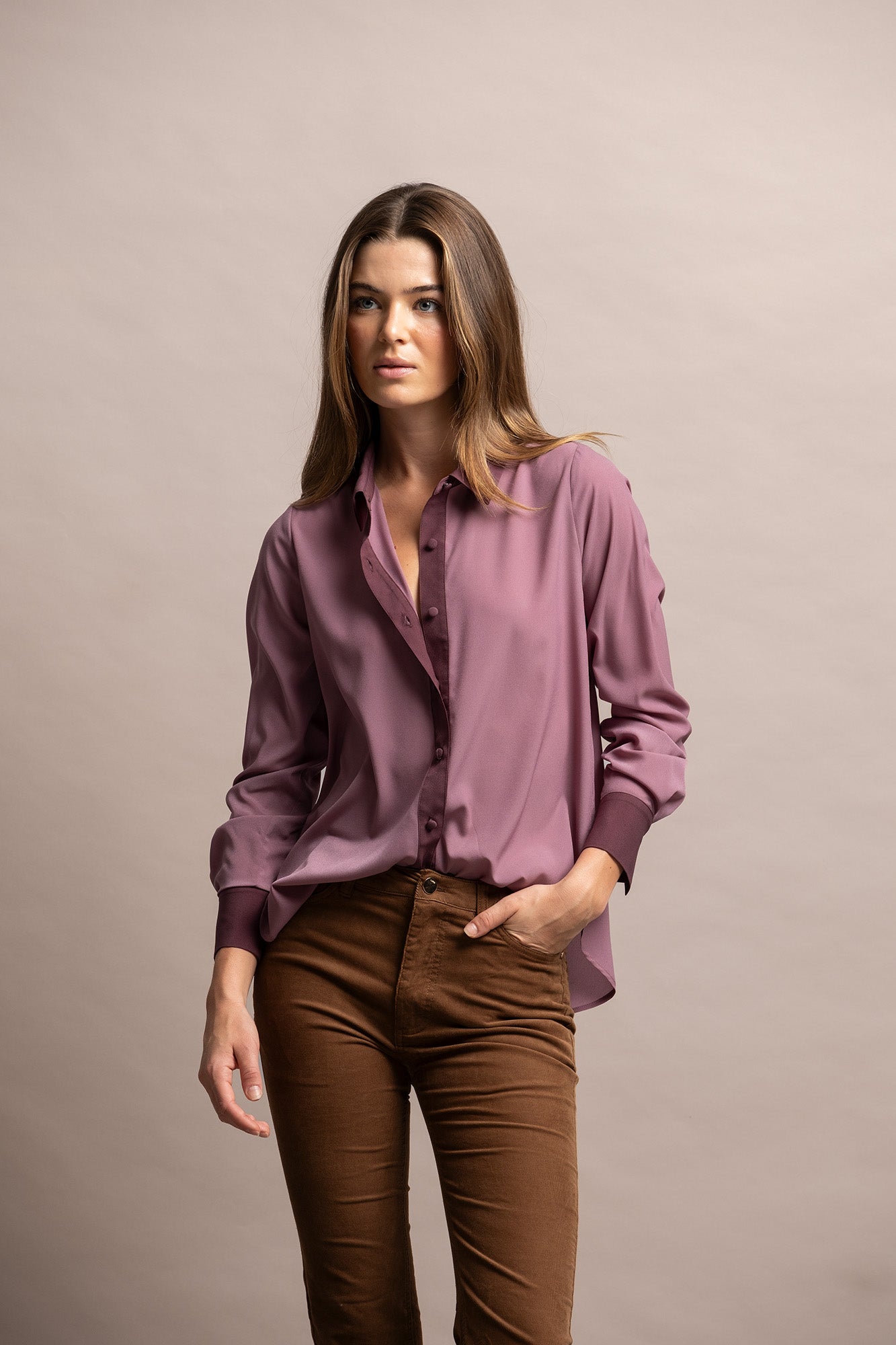 CAMISA COM CONTRASTE DE COR