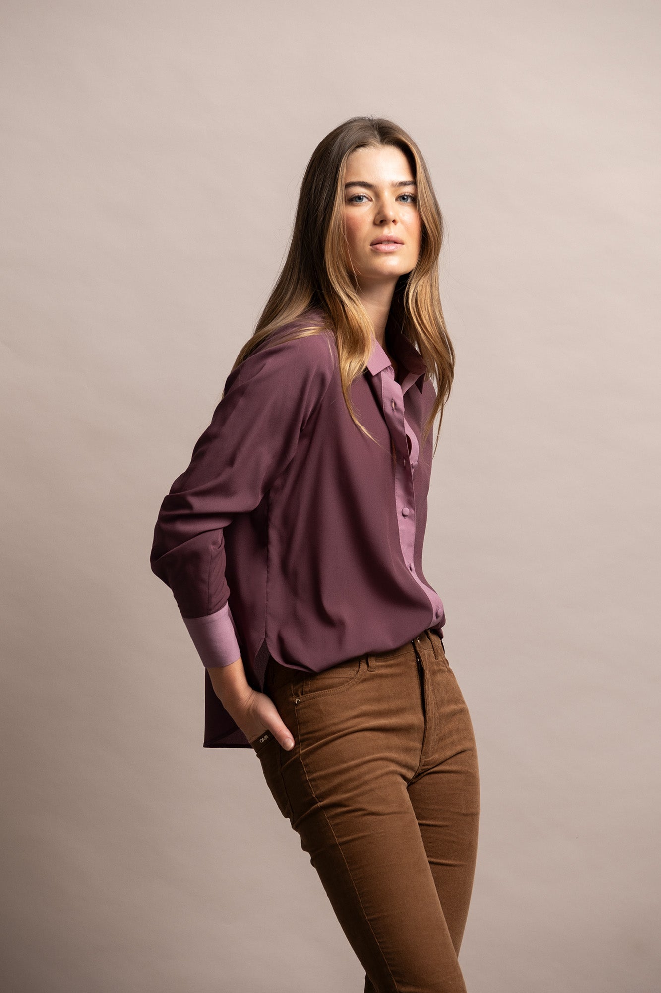 CAMISA COM CONTRASTE DE COR