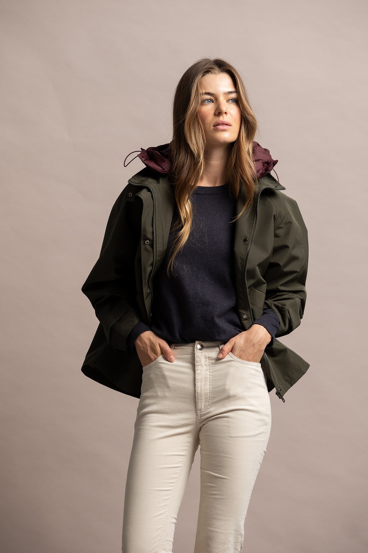 GABARDINE CURTA COM CAPUZ