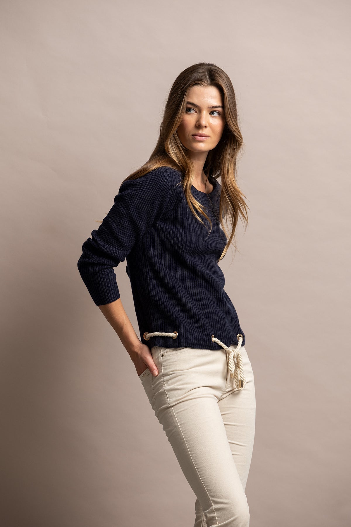 MALHA COM EYELETS