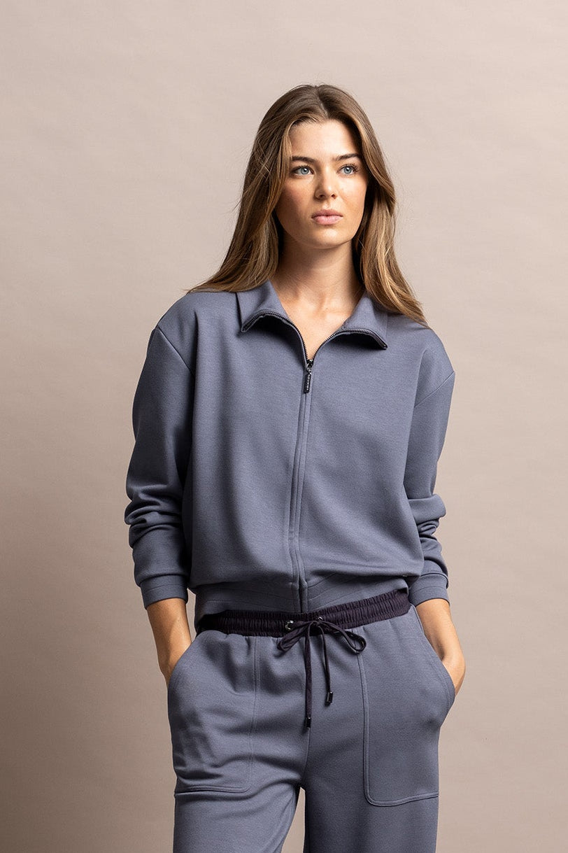 SWEATSHIRT COM GOLA SUBIDA E FECHO