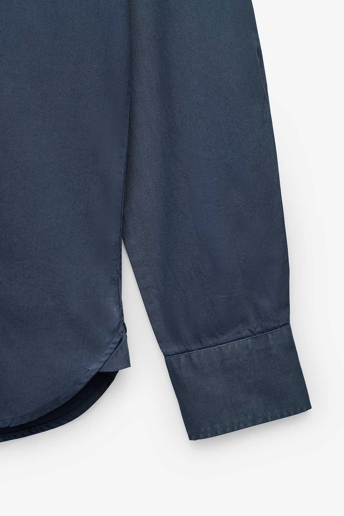 CAMISA DE SARGA LIGERA TEÑIDA EN PRENDA