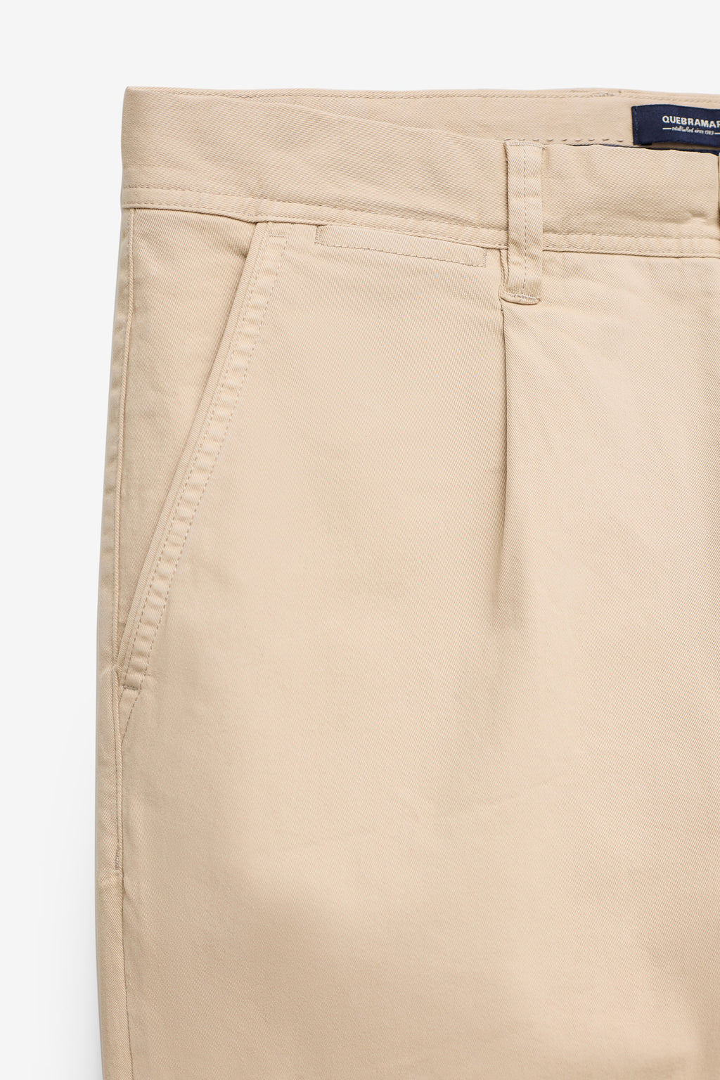 Pantalones chinos de sarga con pinzas