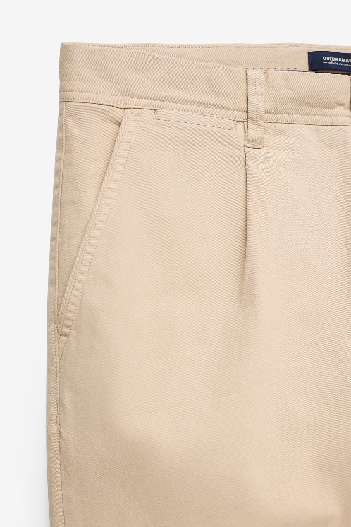 Pantalones chinos de sarga con pinzas