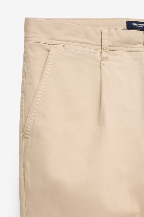 Pantalones chinos de sarga con pinzas