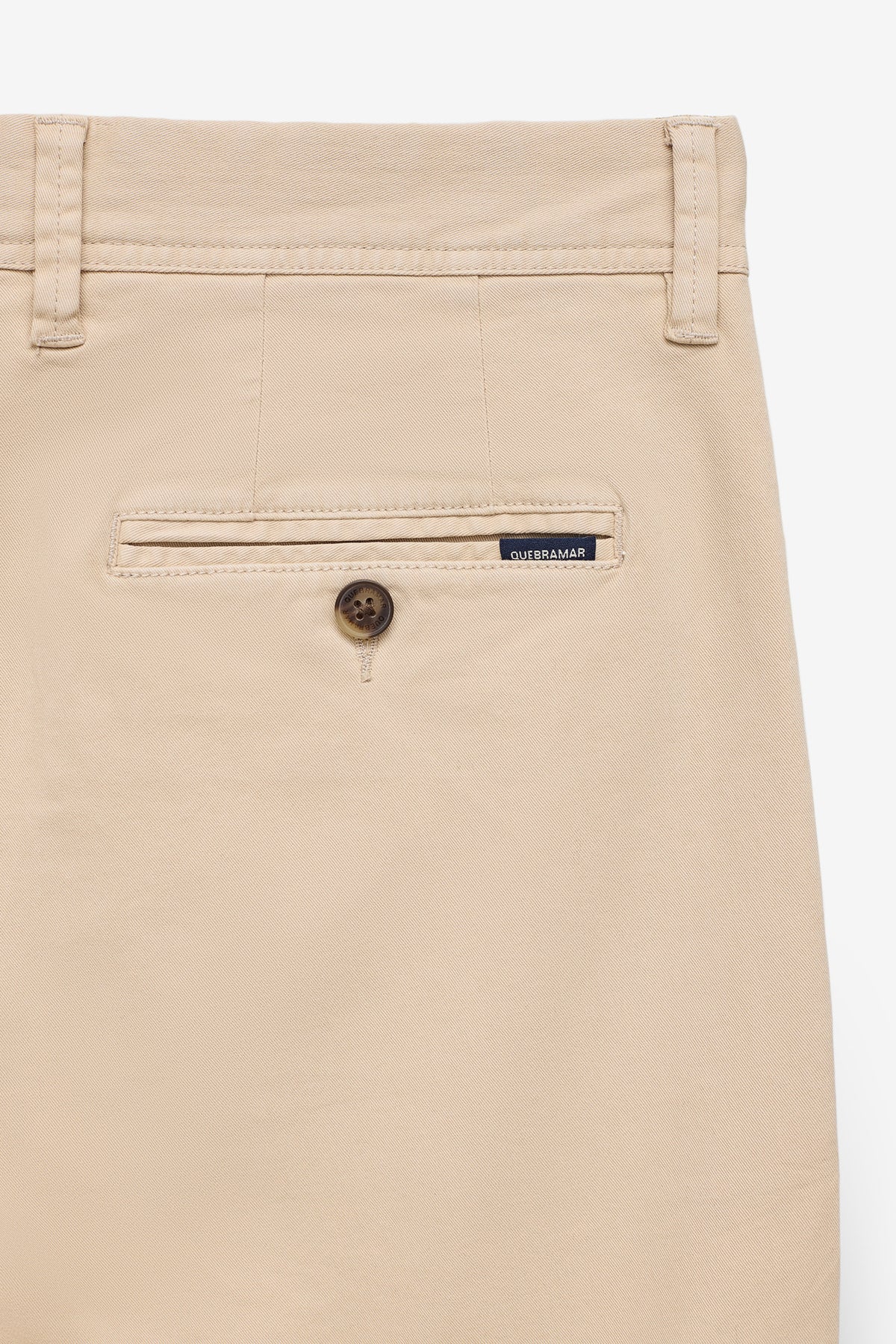 Pantalones chinos de sarga con pinzas