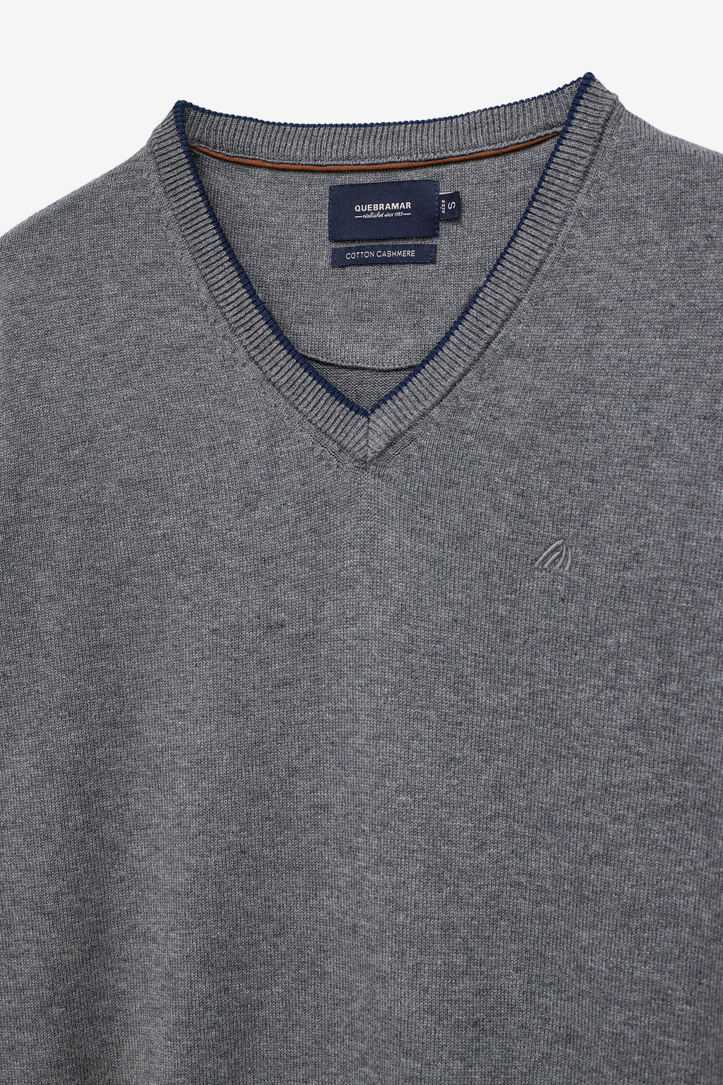 JERSEY DE CASHMERE Y ESCOTE EN V