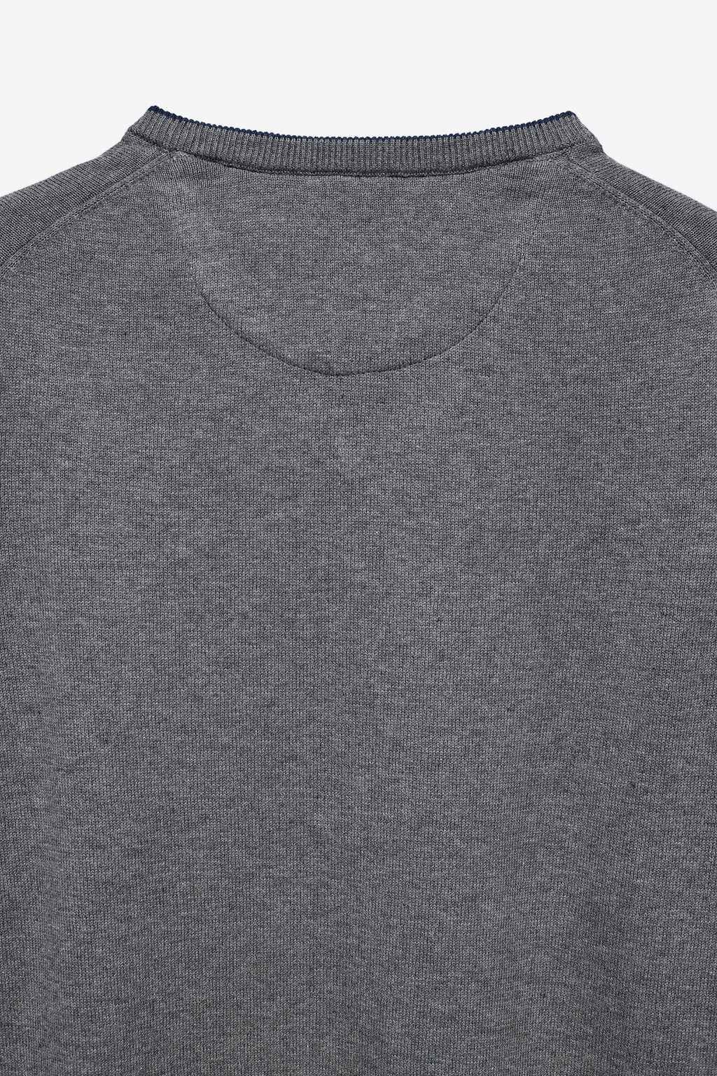 JERSEY DE CASHMERE Y ESCOTE EN V