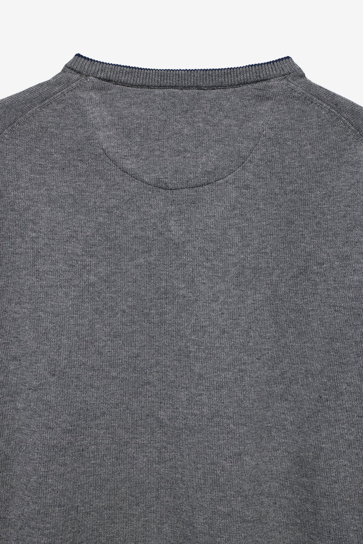 JERSEY DE CASHMERE Y ESCOTE EN V