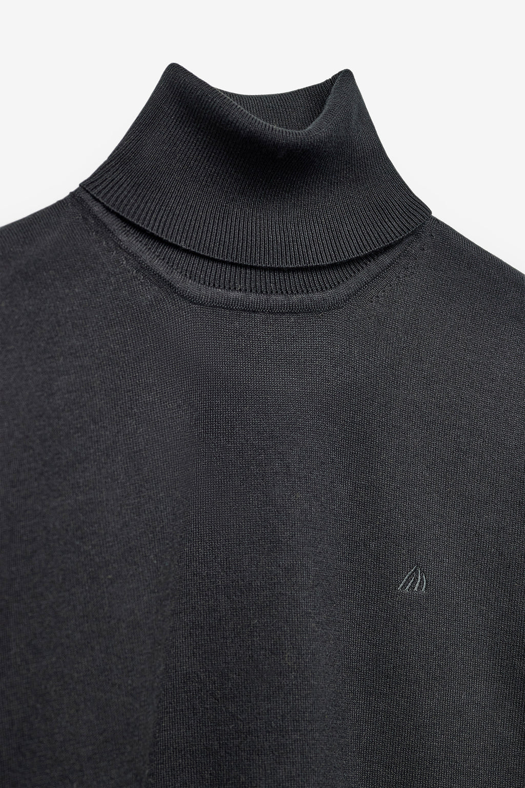 JERSEY BÁSICO CUELLO ALTO