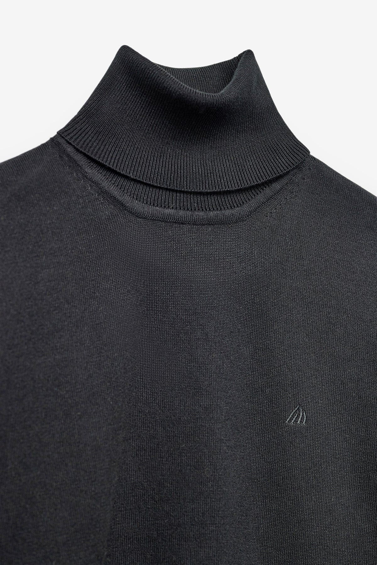JERSEY BÁSICO CUELLO ALTO