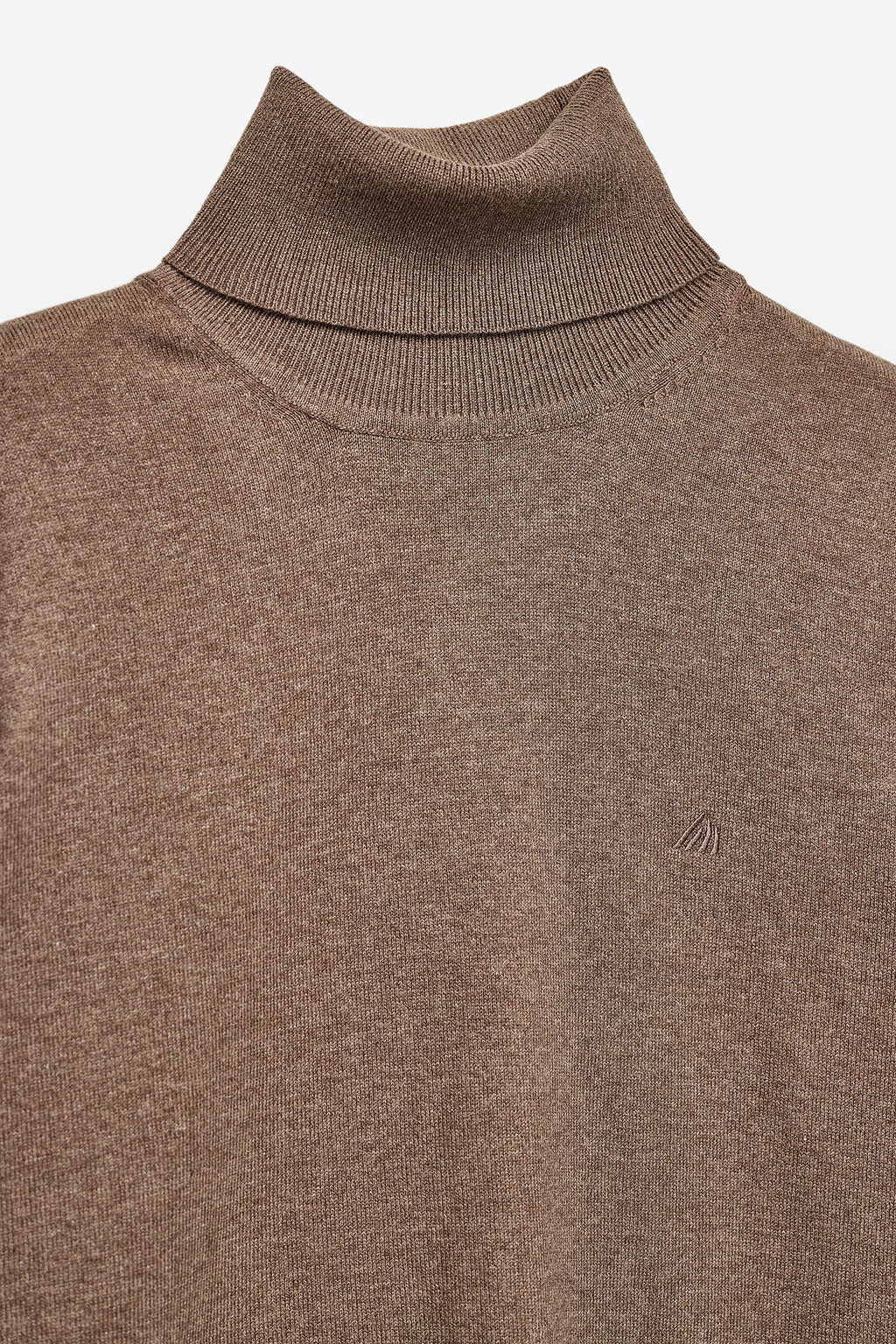 CAMISETA BÁSICA CUELLO ALTO