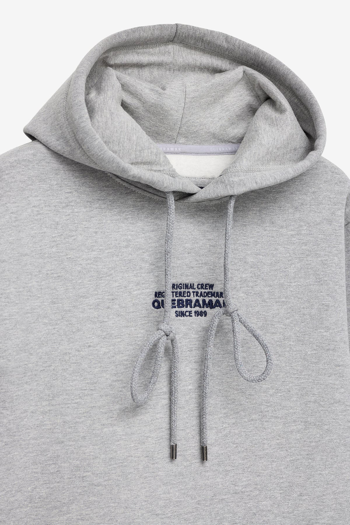 SWEATSHIRT BORDADA COM CAPUZ