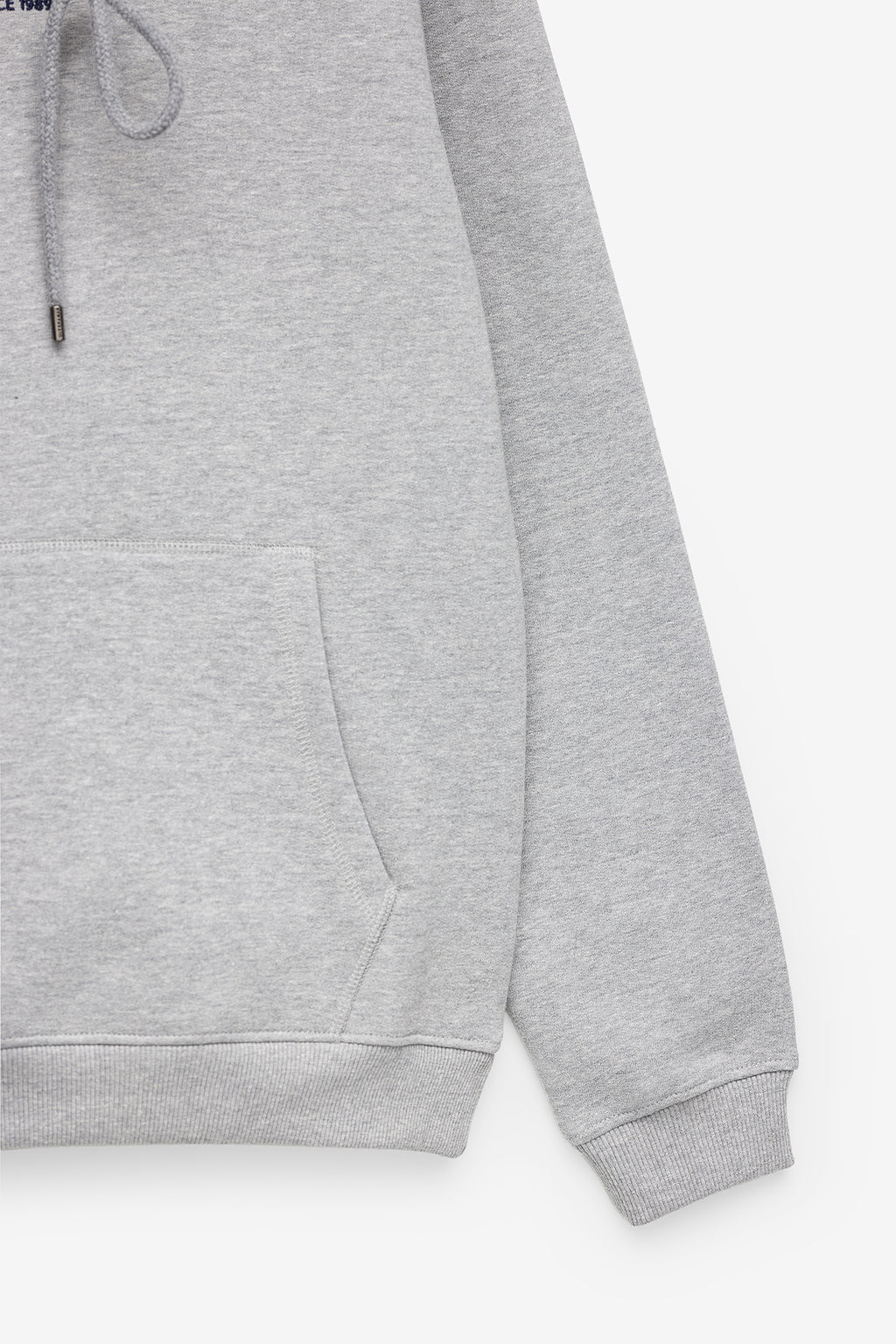 SWEATSHIRT BORDADA COM CAPUZ