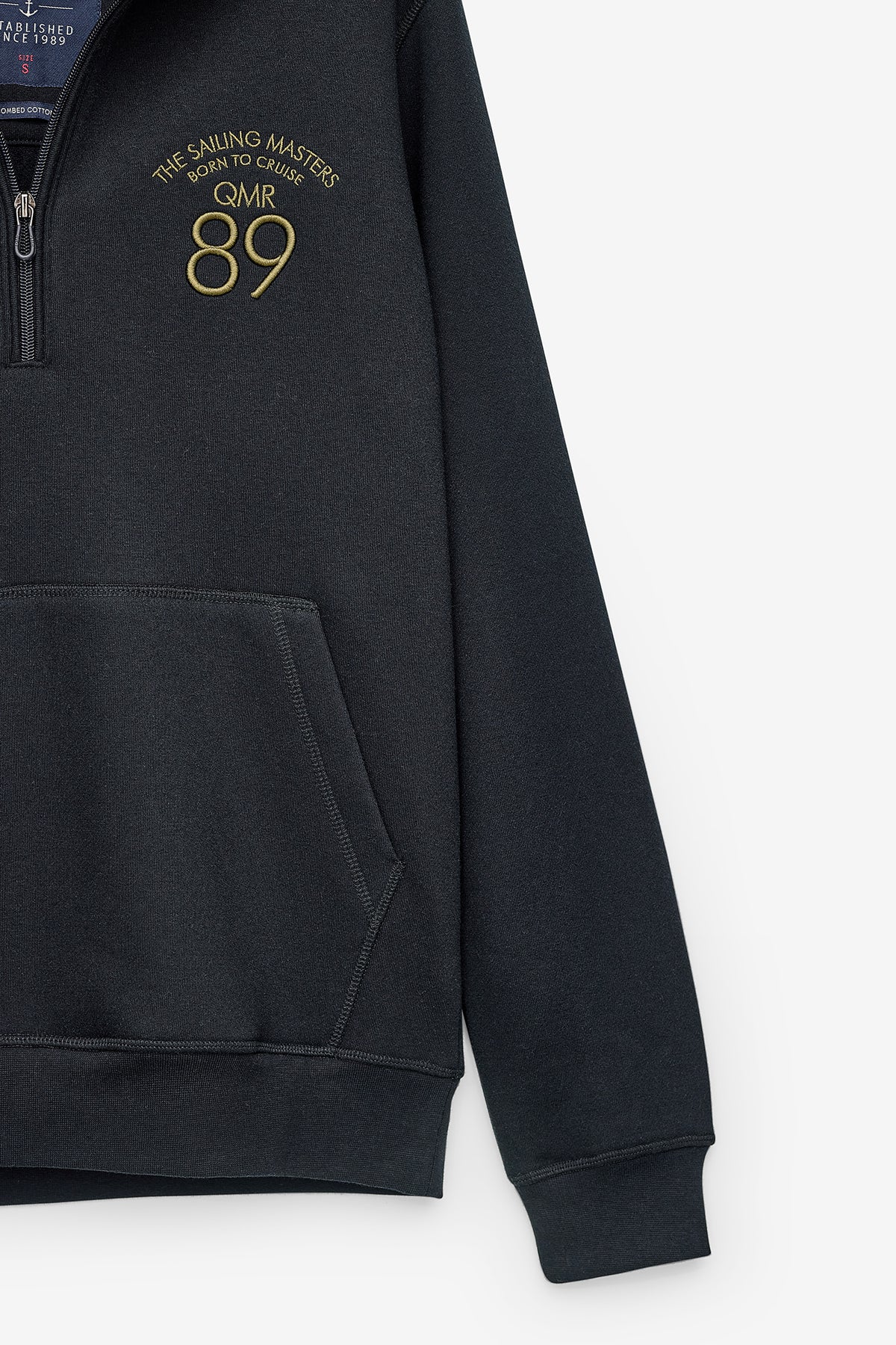 SWEATSHIRT COM CAPUZ E 1/2 FECHO