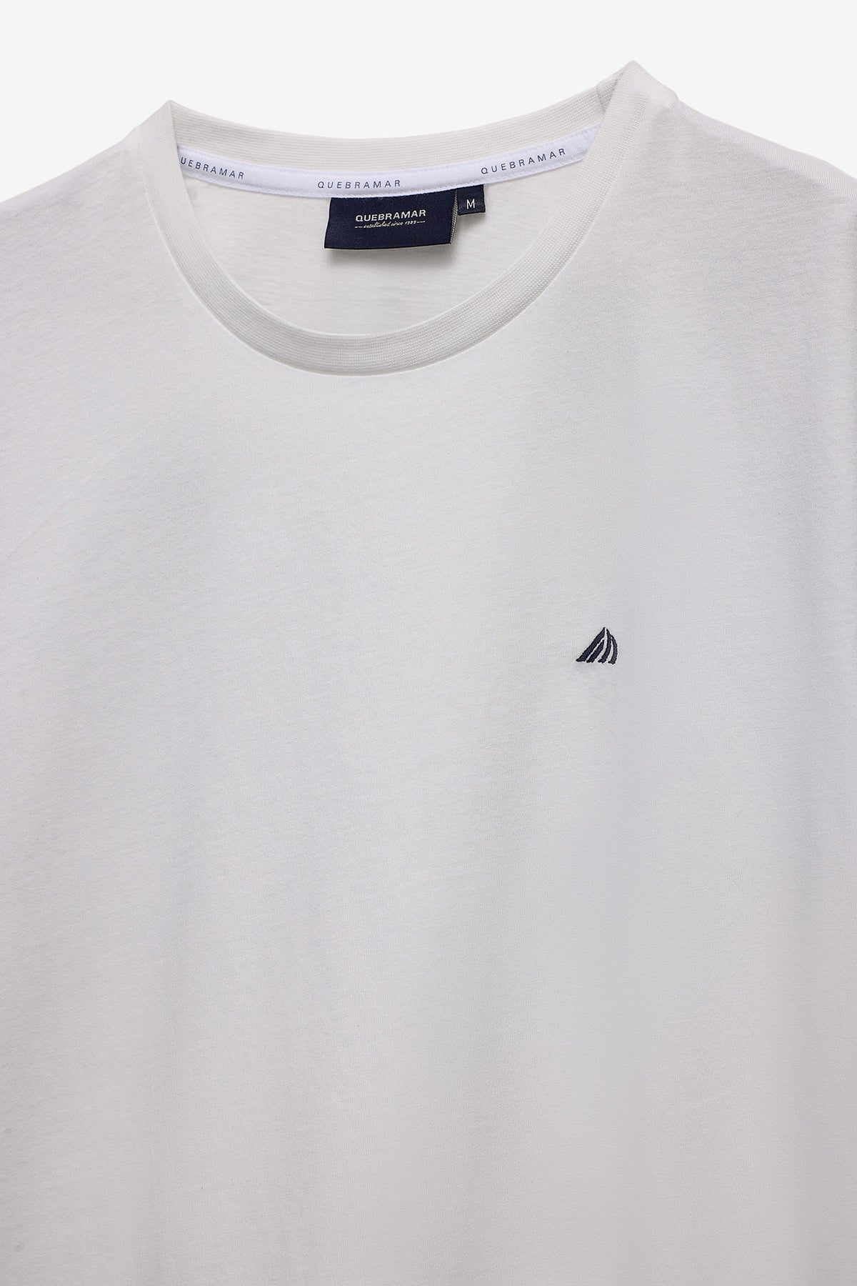 T-SHIRT BÁSICA COM LOGO EM CONSTRASTE