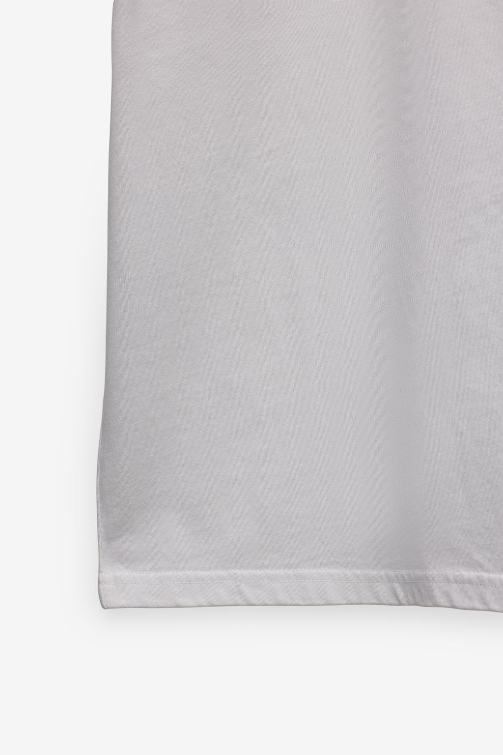 T-SHIRT BÁSICA COM LOGO EM CONSTRASTE
