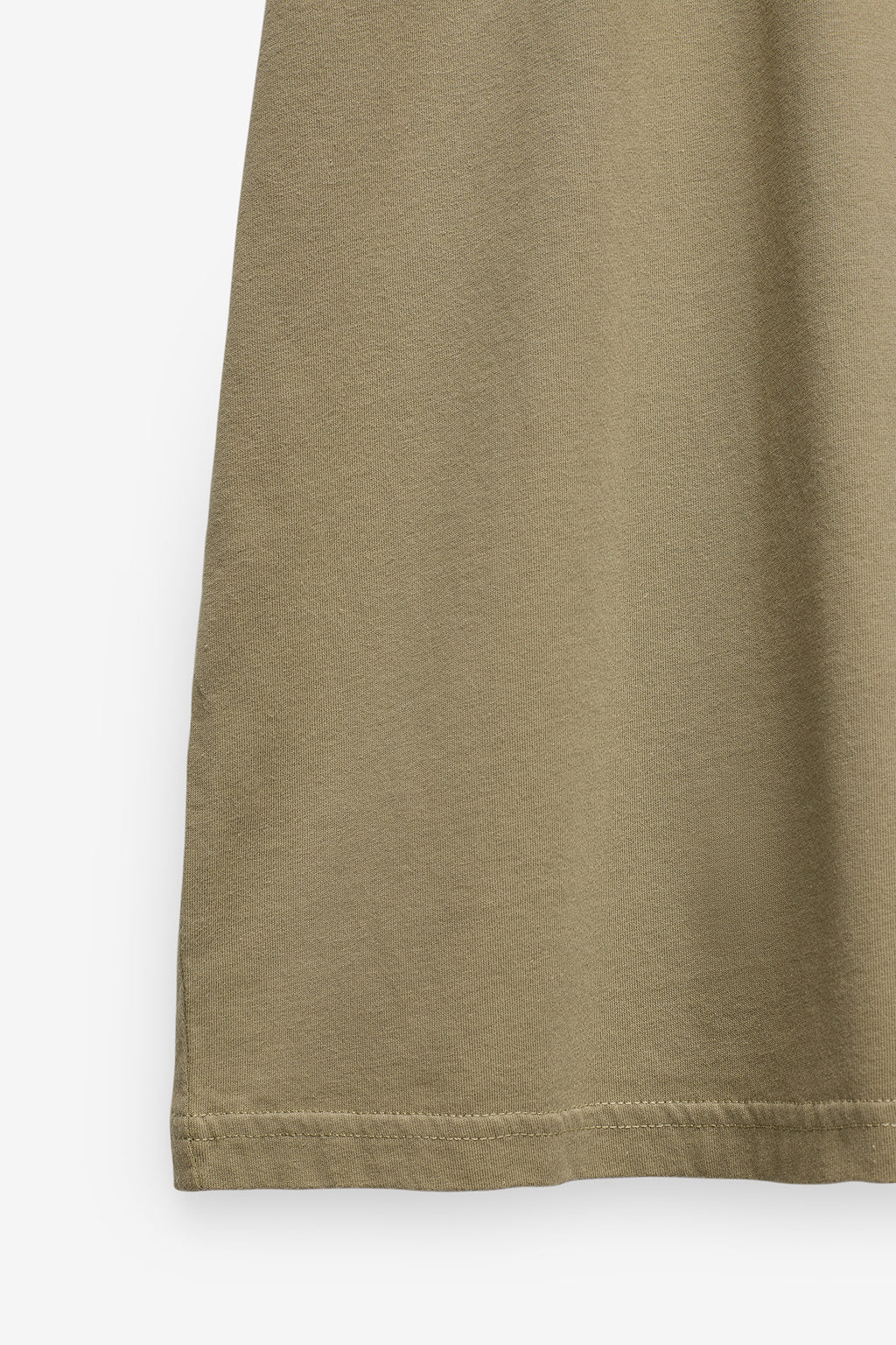 T-SHIRT BÁSICA COM LOGO EM CONSTRASTE