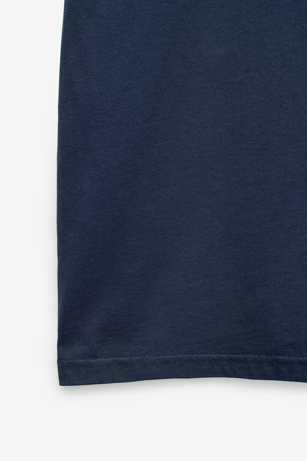 CAMISETA BÁSICA CON LOGO EN CONTRASTE