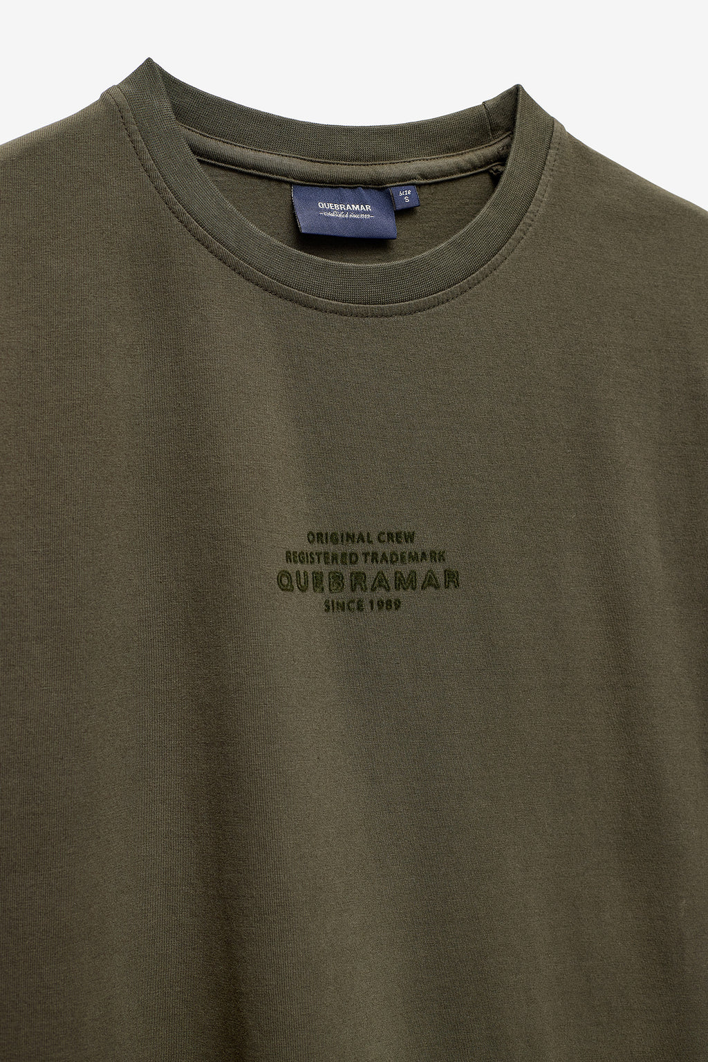 T-SHIRT COM PRINT EM ALGODÃO ORGÂNICO
