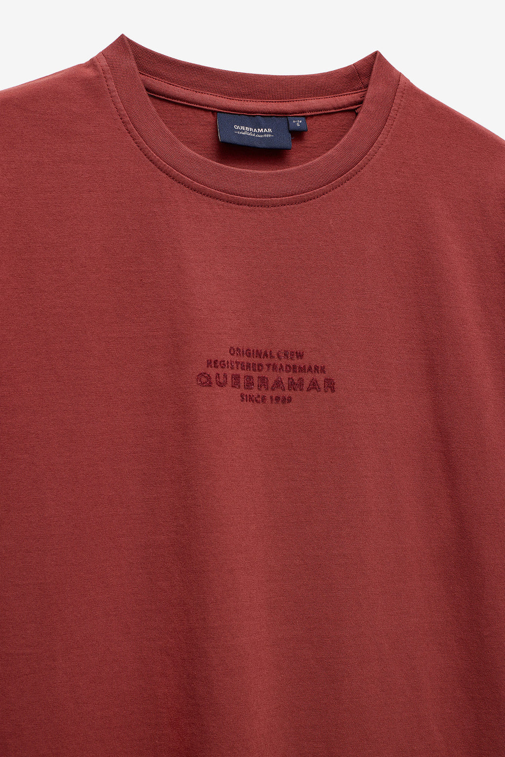 T-SHIRT COM PRINT EM ALGODÃO ORGÂNICO