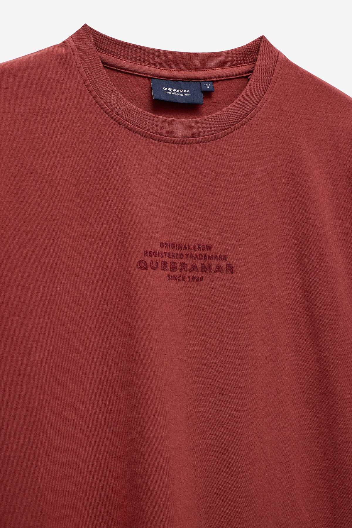 T-SHIRT COM PRINT EM ALGODÃO ORGÂNICO