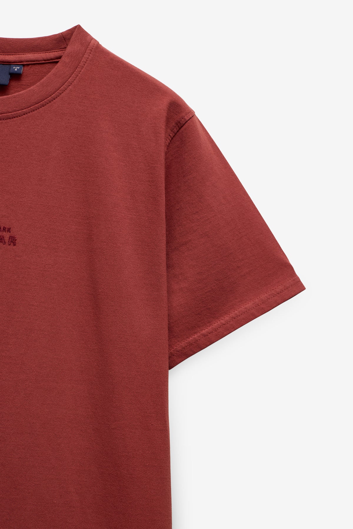 T-SHIRT COM PRINT EM ALGODÃO ORGÂNICO