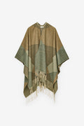 PONCHO COM PADRÃO GEOMÉTRICO