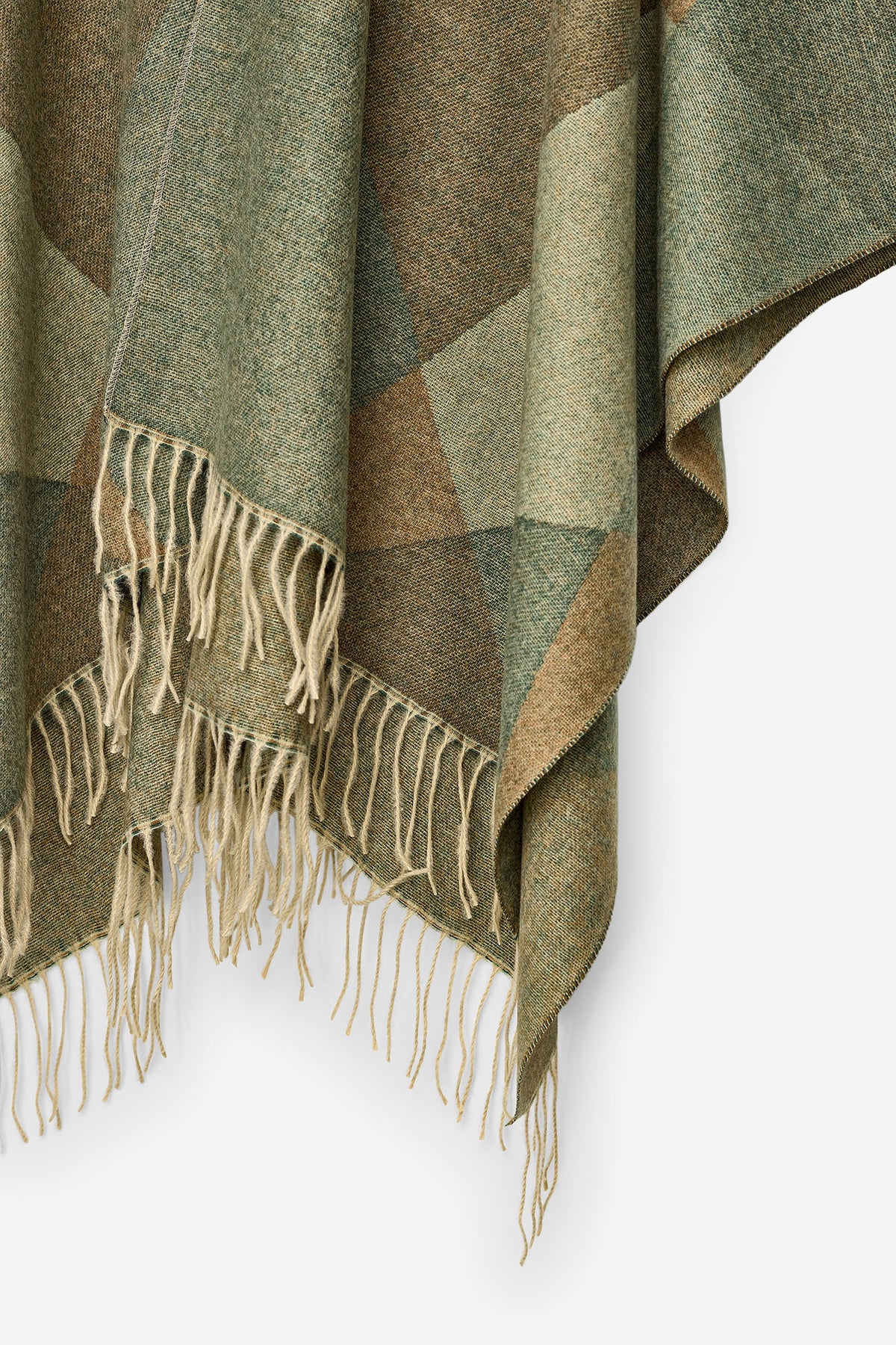 PONCHO COM PADRÃO GEOMÉTRICO
