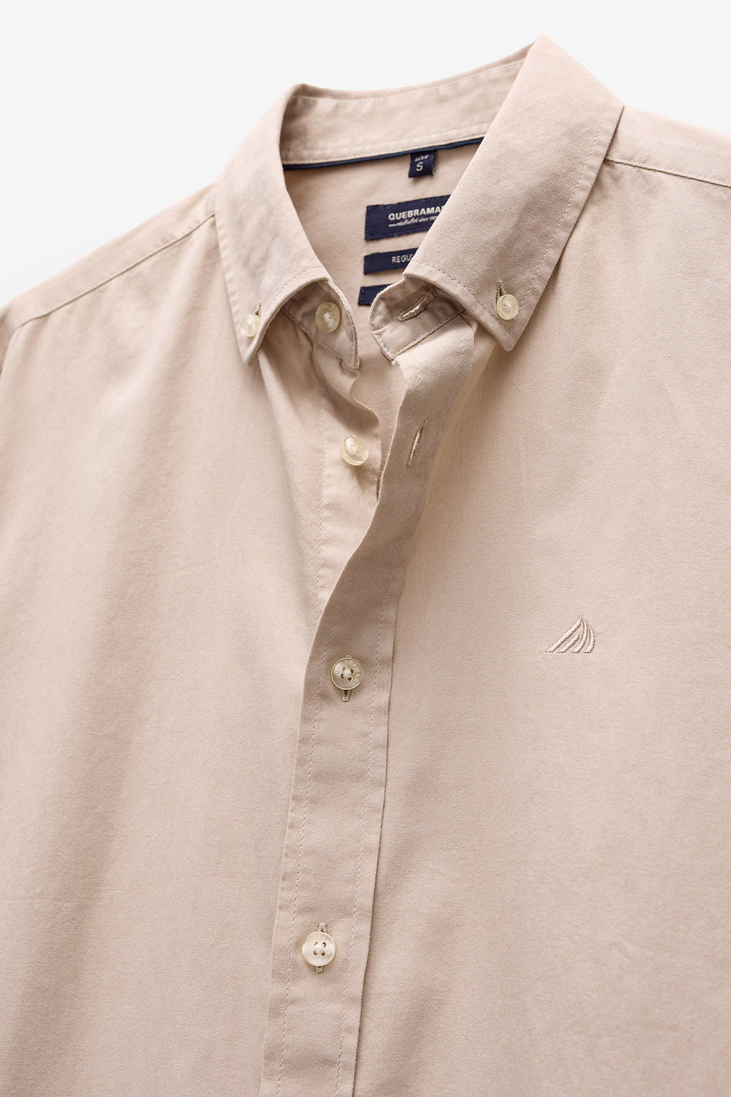 CAMISA BÁSICA REGULAR FIT EM SARJA LEVE