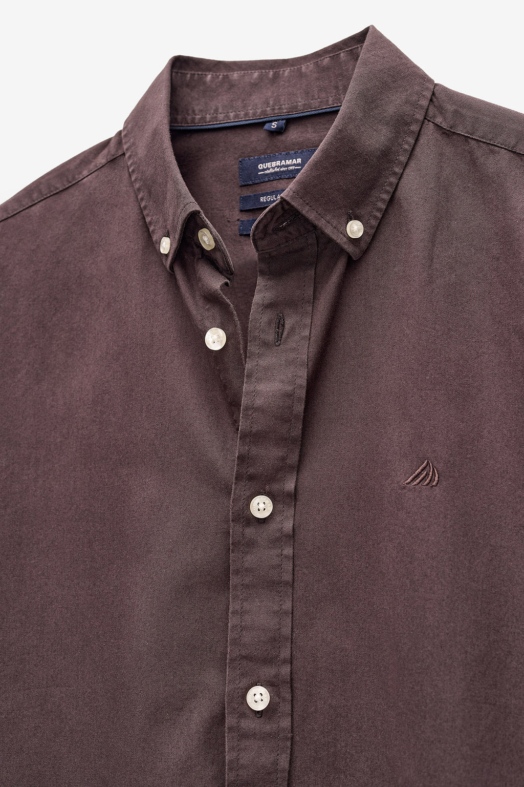 CAMISA BÁSICA REGULAR FIT EM SARJA