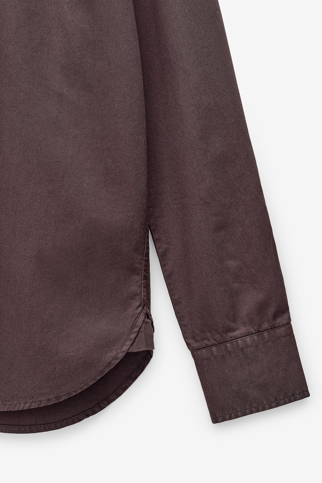 CAMISA BÁSICA REGULAR FIT EM SARJA
