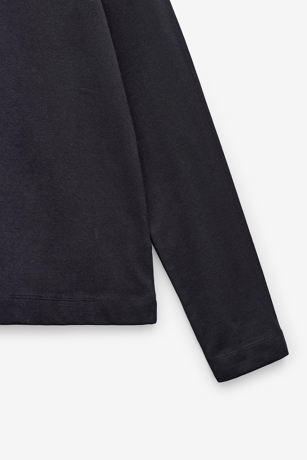 LONGSLEEVE COM DECOTE EM V