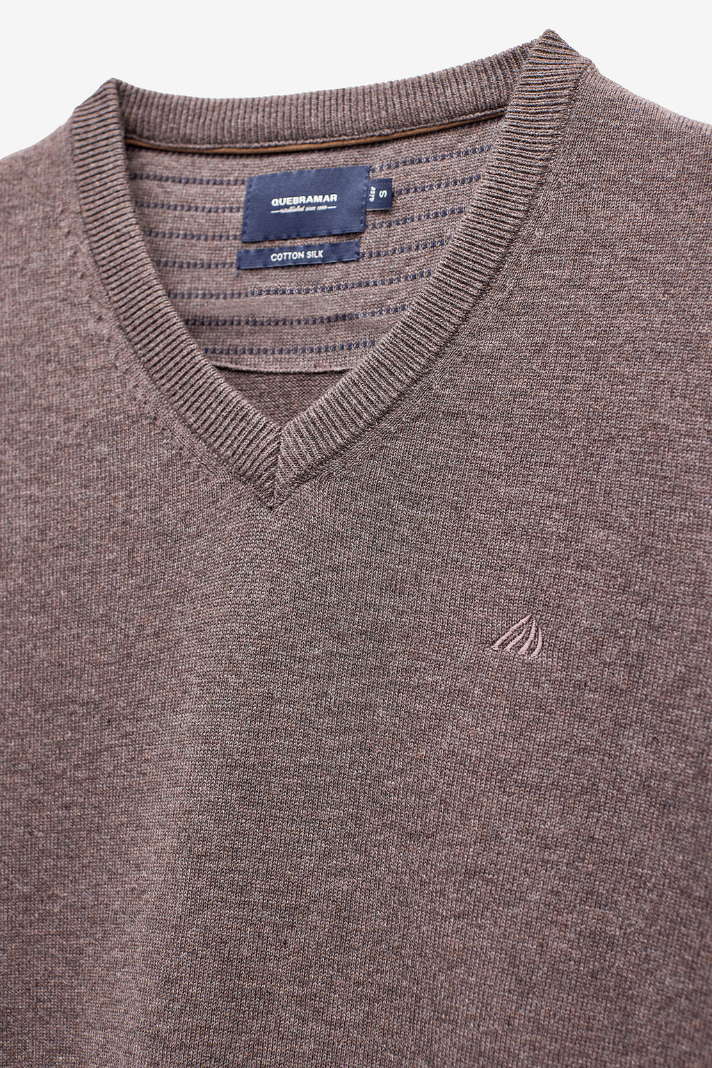 CAMISOLA DE MALHA COM SEDA DECOTE EM V