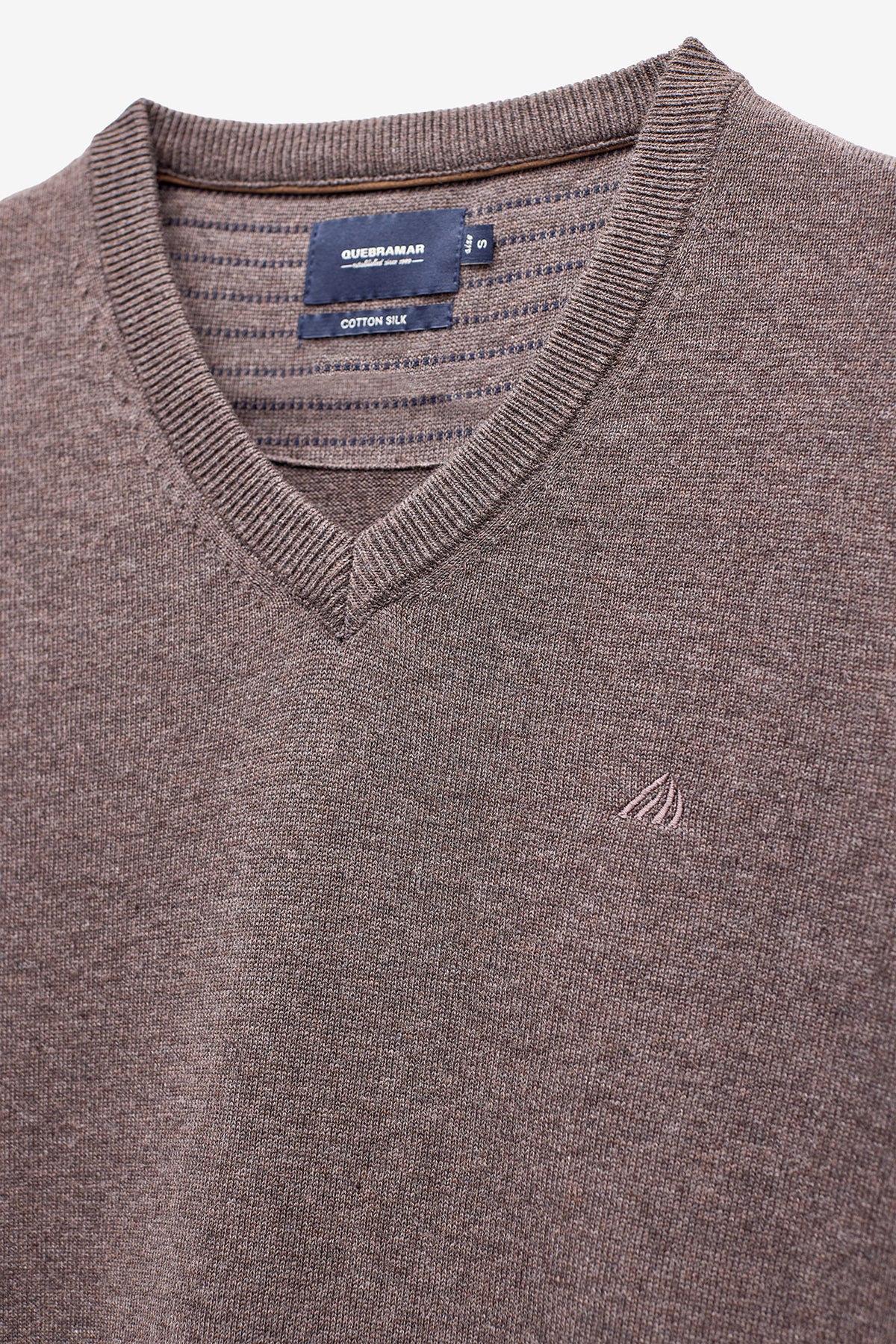 CAMISOLA DE MALHA COM SEDA DECOTE EM V