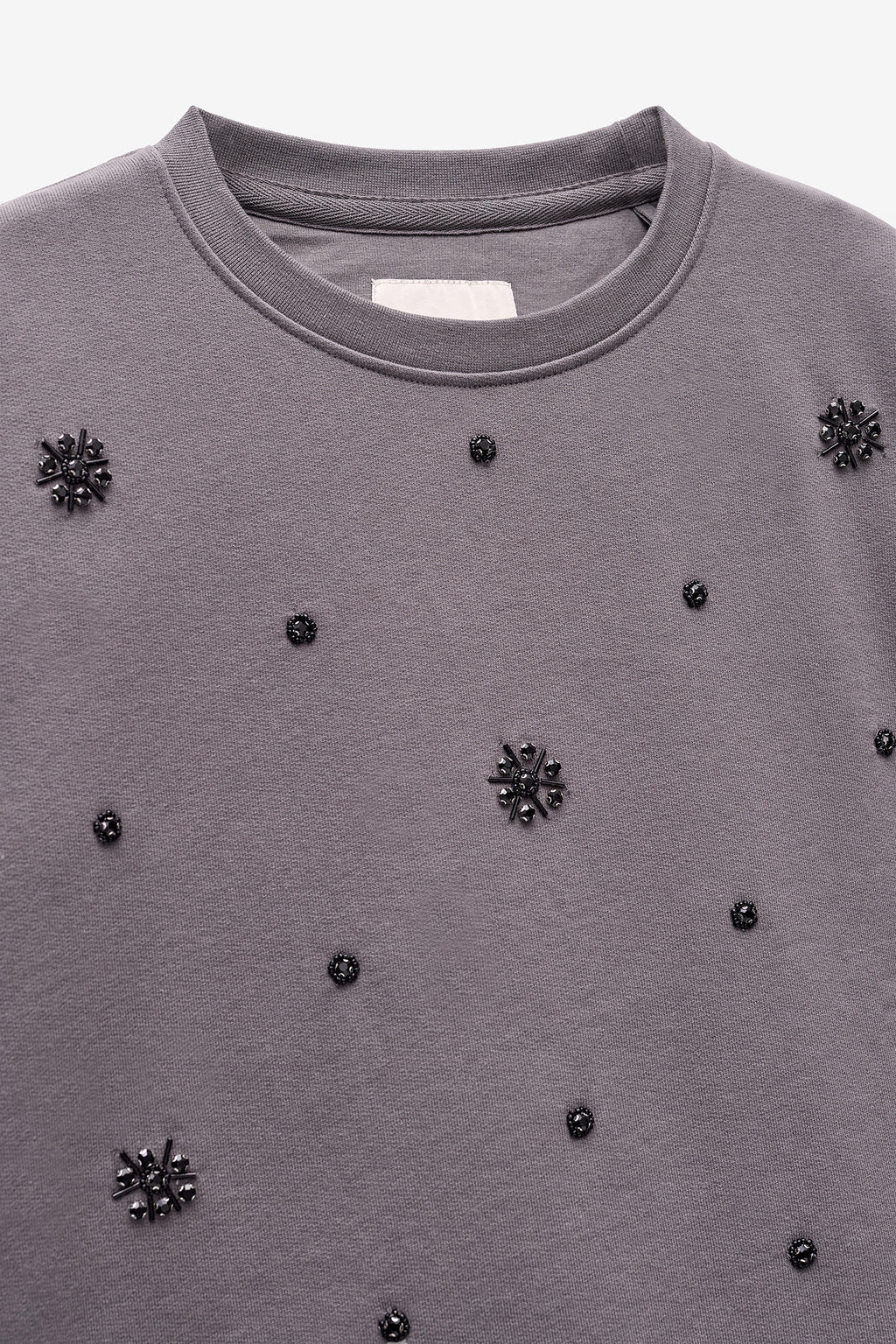 SWEATSHIRT COM APLICAÇÕES BRILHANTES
