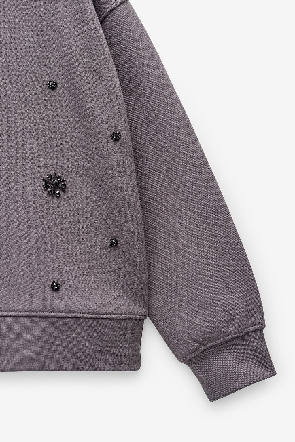 SWEATSHIRT COM APLICAÇÕES BRILHANTES