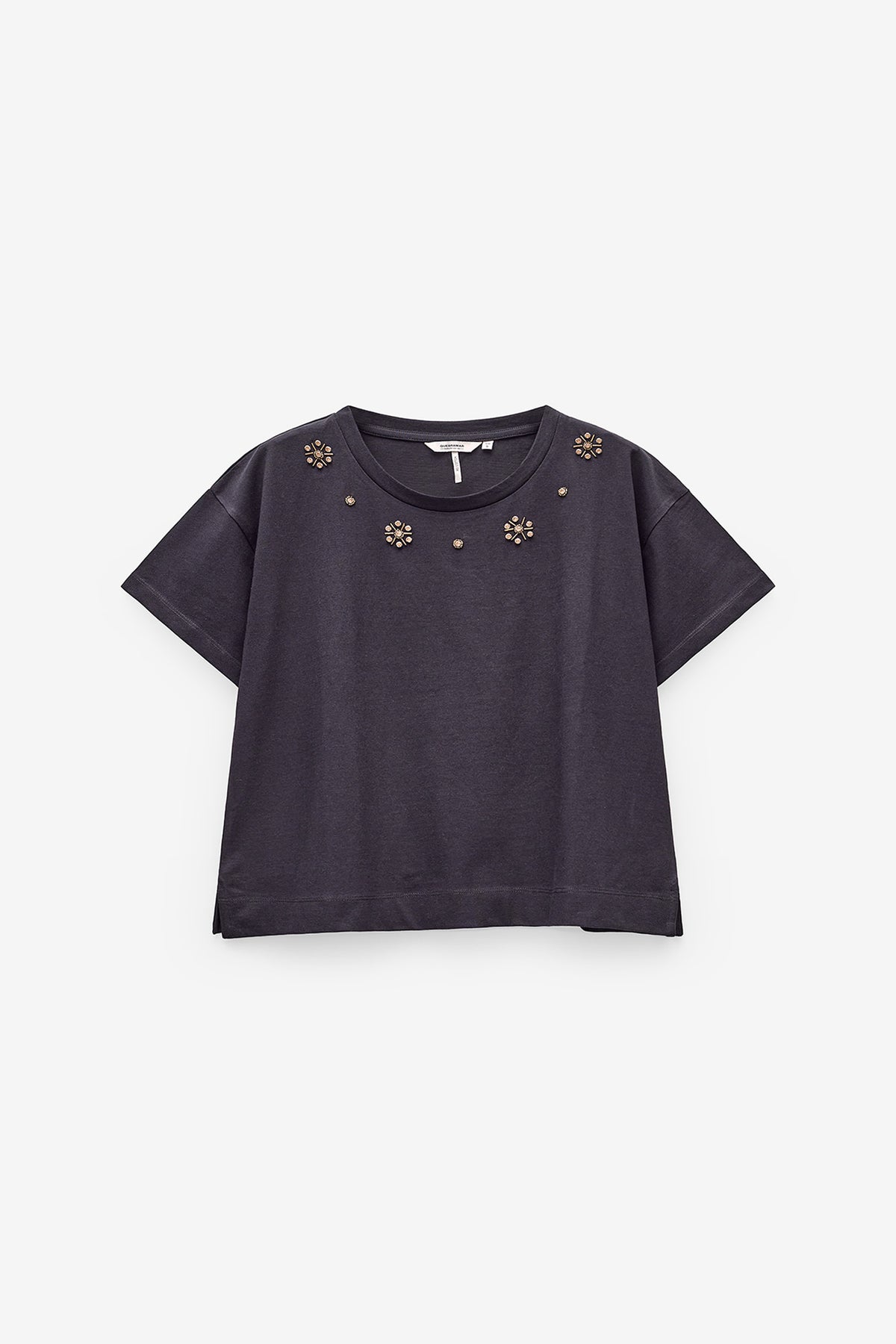 T-SHIRT COM APLICAÇÕES BRILHANTES